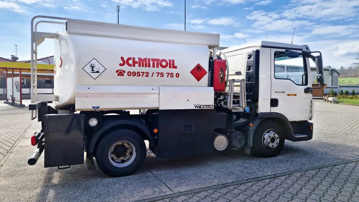 Großer Schmitt-Oil-Tankwagen mit 30.000 Liter für Sammelbestellungen und Gewerbe